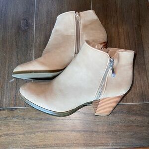 Women’s light tan ankle booties (size 8)